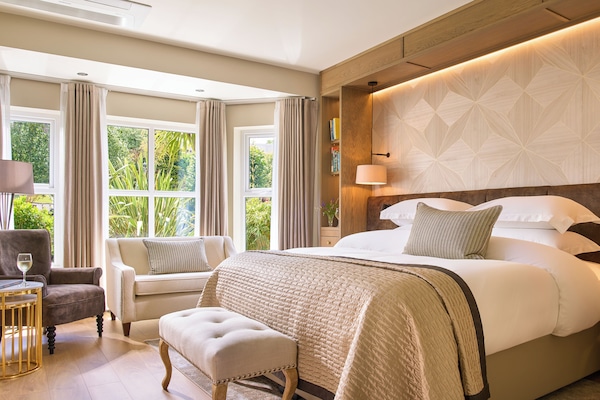 Luxury Double Room, 1 Katil Raja (King) | Peti besi dalam bilik, meja, kalis bunyi, katil bayi/kot (percuma)