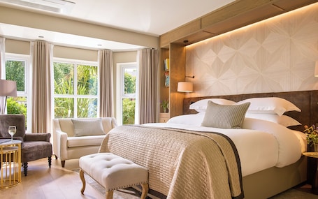 Caja de seguridad en la habitación y escritorio