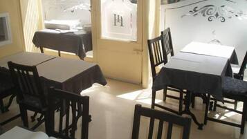 Daily continental breakfast (EUR 7 per person)