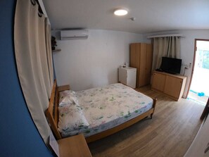 Standard Double Room | In-room safe, blackout drapes, iron/ironing board, free WiFi - Arava Hostel (Eilat)