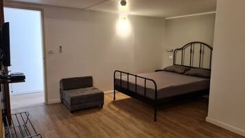 Gallery Suite | In-room safe, blackout drapes, iron/ironing board, free WiFi