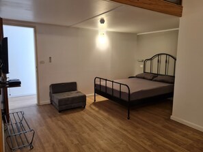 In-room safe, blackout curtains, iron/ironing board, free WiFi - Arava Hostel (Eilat)