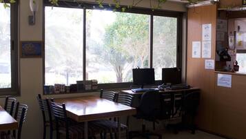 Coin salon dans le hall