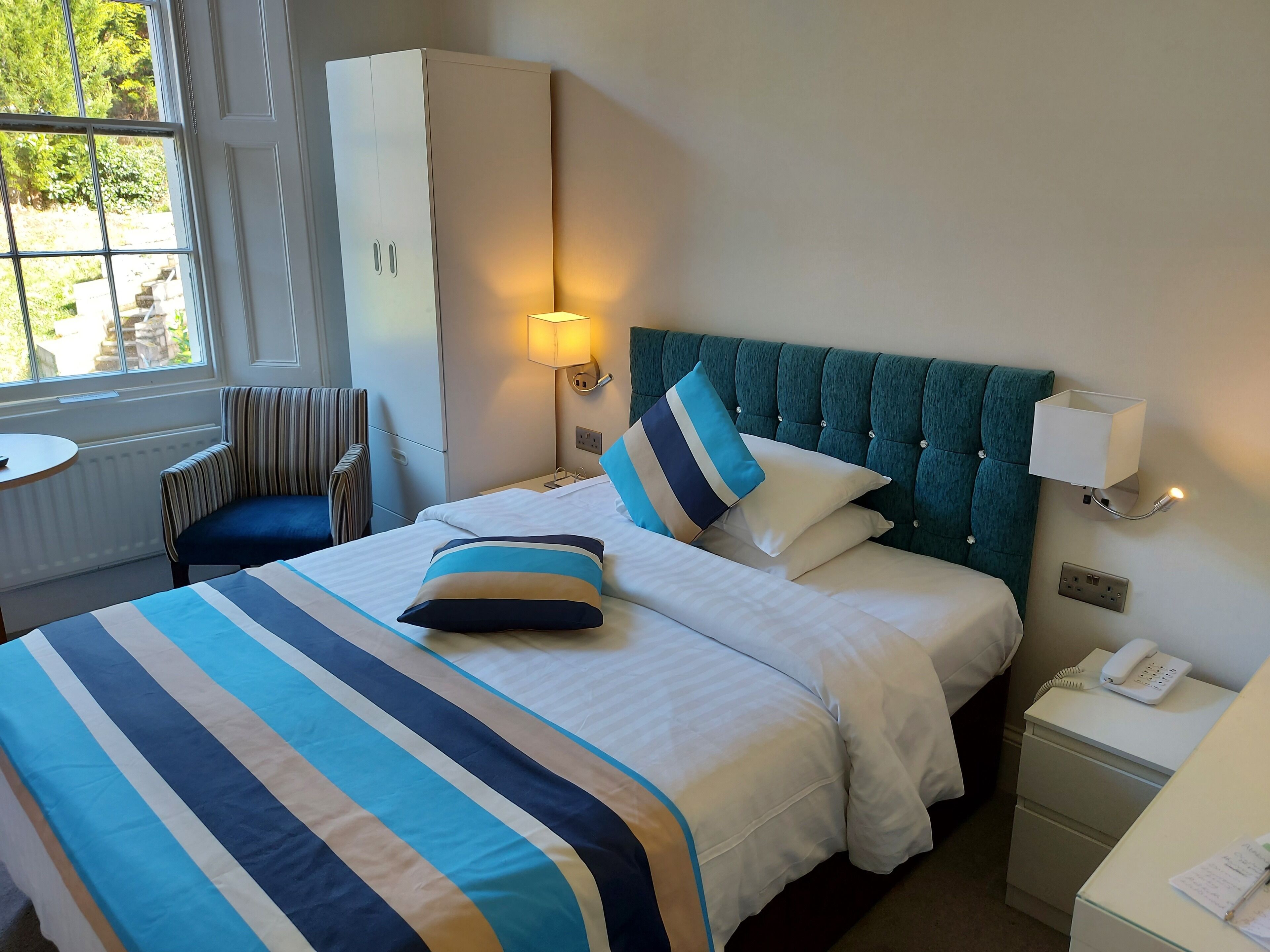 standard single room | 1 bedroom, in-room safe, individually decorated, individually furnished