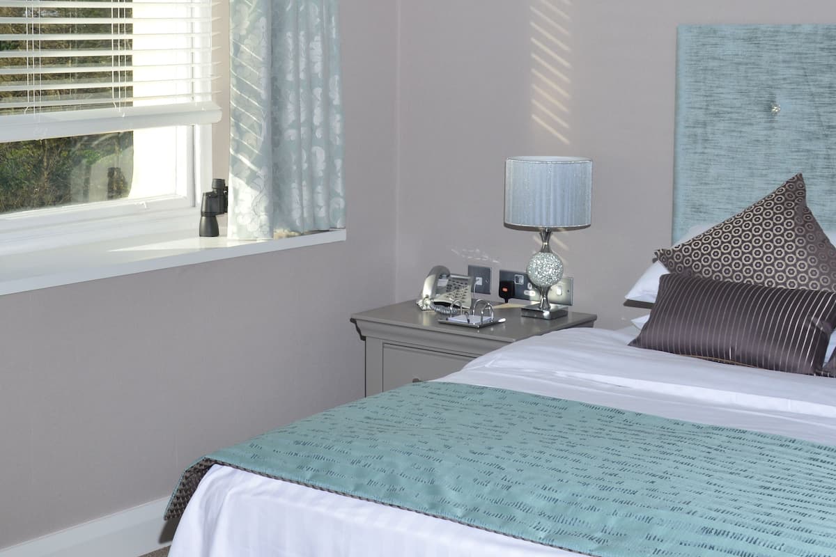 Doppia Standard, 1 camera da letto, vista mare, fronte mare | 1 camera, una cassaforte in camera, con stile personalizzato