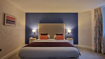 Habitación estándar doble, 1 cama de matrimonio | 1 dormitorio, caja fuerte, decoración individual y mobiliario individual