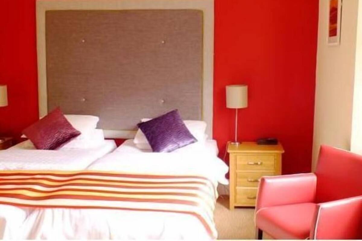 خزنة داخل الغرفة وبديكورات فريدة لكل غرفة وطراز فريد لكل وحدة ومكتب