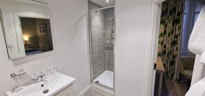 Free toiletries, towels, soap, shampoo - Osborne Hotel (Torquay)