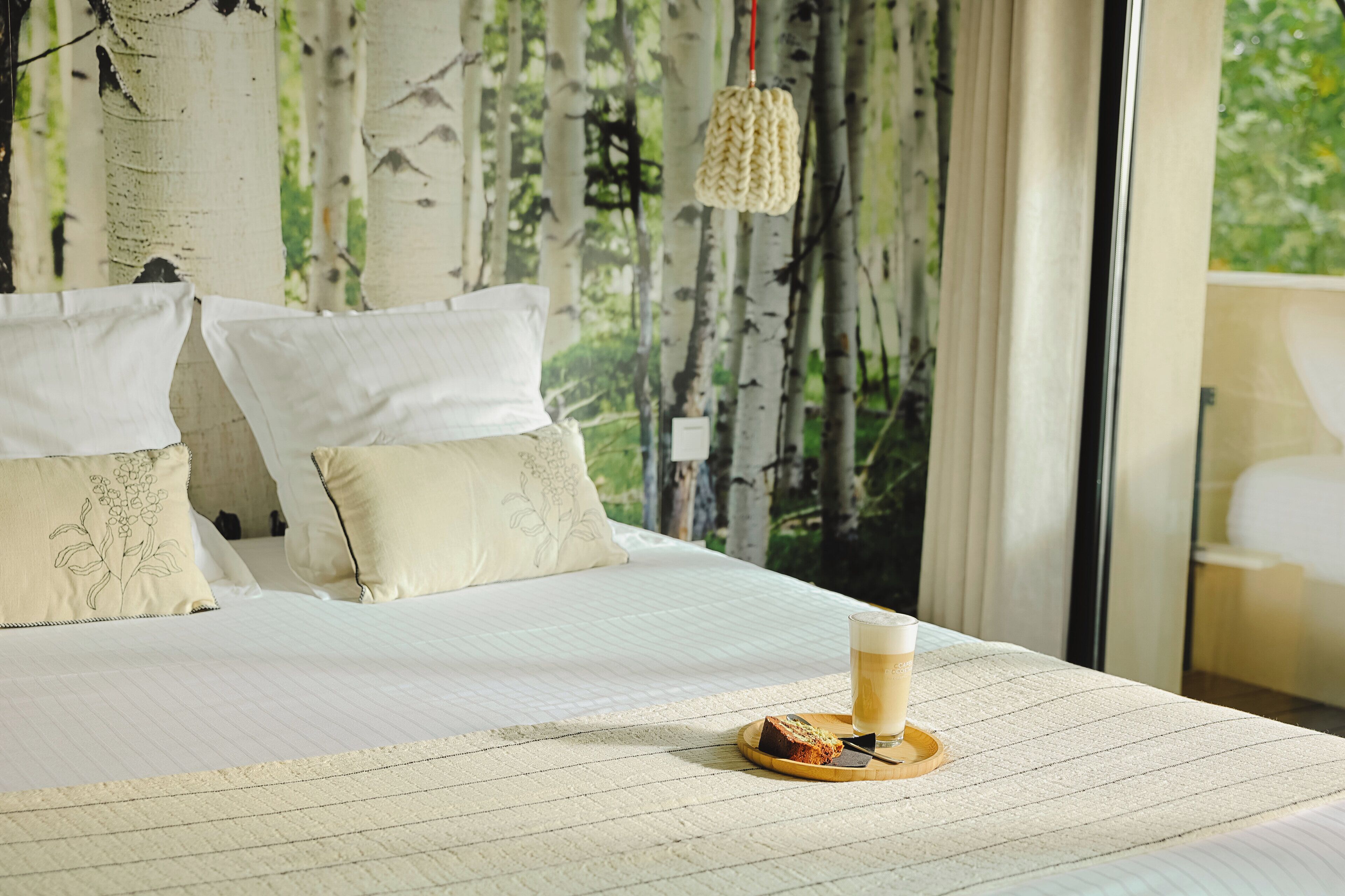 Deluxe tweepersoonskamer | Luxe beddengoed, een bureau, een laptopwerkplek