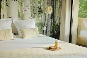 Deluxe Double Room | Premium bedding, desk, laptop workspace, blackout drapes - Hôtel L'échappée Belle (L'Isle-Jourdain)