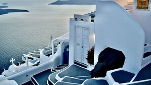 Property entrance - Aeolos Art and Eco Suites - Adults Only (Santorini)