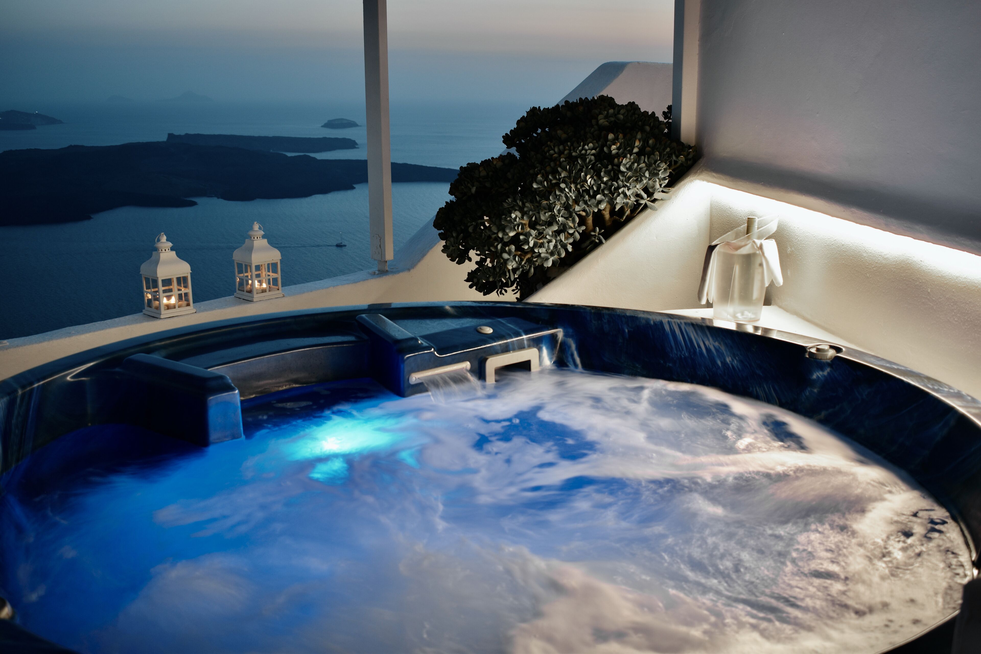 Executive Suite, Jetted Tub, Sea View (Cave Ikaros) | Private spa tub