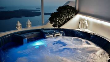 Executive Suite, Jetted Tub, Sea View (Cave Ikaros) | Private spa tub