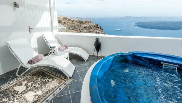 Junior Suite, Jetted Tub, Sea View (Meltemi) | Outdoor spa tub - Aeolos Art and Eco Suites - Adults Only (Santorini)