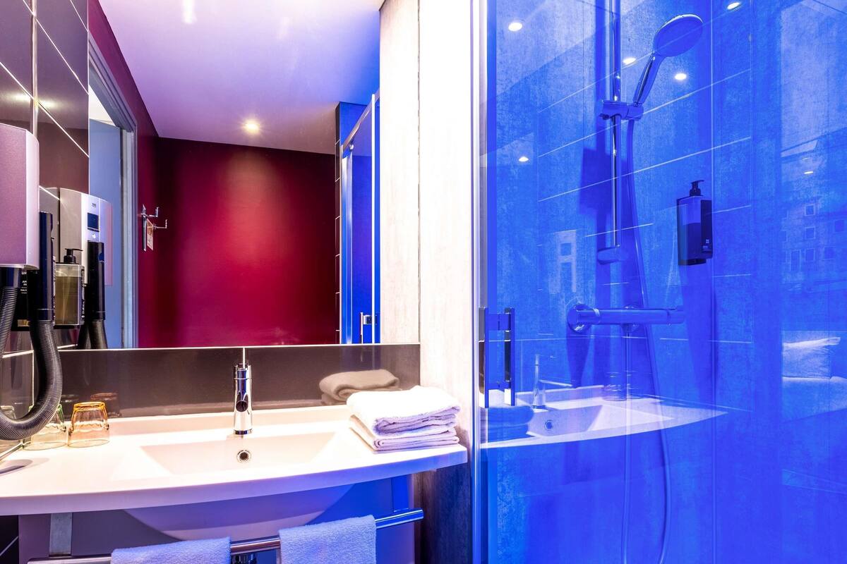 standard twin room, 2 single beds | premium bedding, in-room safe, desk, soundproofing