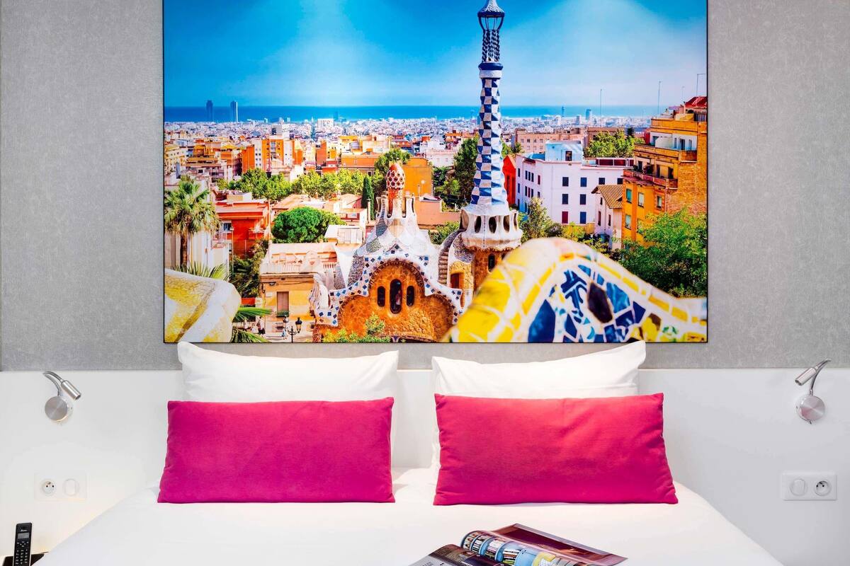 comfort double room, 1 double bed | premium bedding, in-room safe, desk, soundproofing