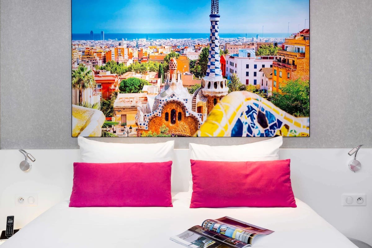 Premium bedding, in-room safe, desk, soundproofing