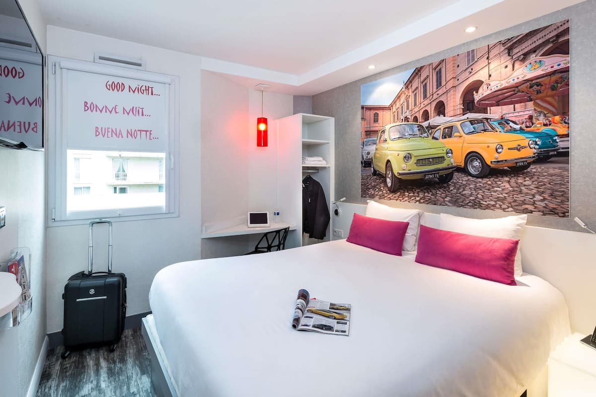 Premium bedding, in-room safe, desk, soundproofing