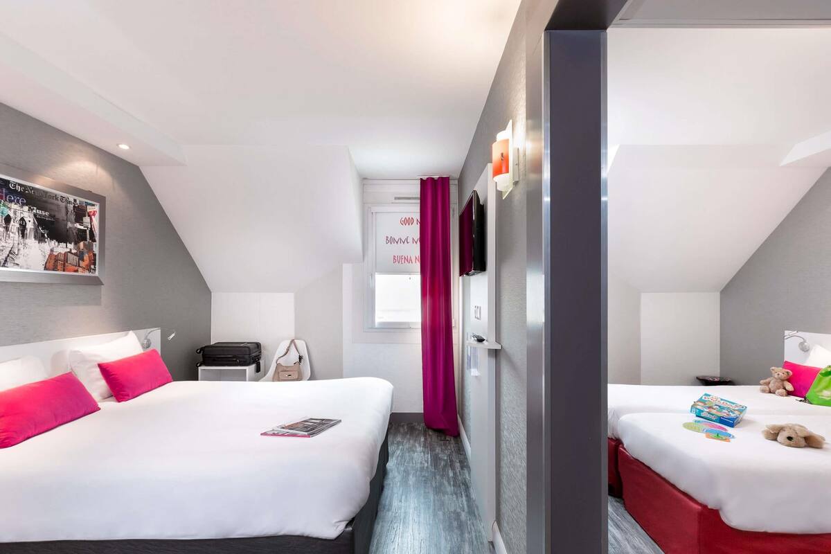 Suite Standar, Beberapa Tempat Tidur | Seprai premium, brankas, meja kerja, dan kedap suara
