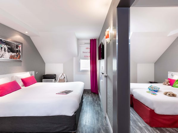 Phòng Suite Tiêu chuẩn, nhiều giường | Bộ đồ giường cao cấp, két bảo mật tại phòng, bàn, phòng cách âm 