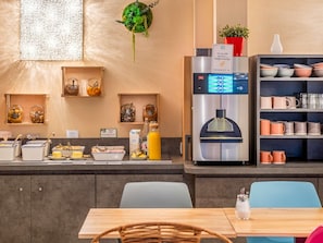 Free continental breakfast - ibis Styles Blois Centre Gare (Blois)