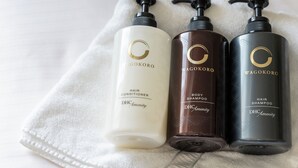 Three bottles of WAGOKORO hair care products on a white towel. - Hotel Vista Sapporo Odori (Sapporo)