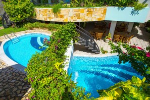 2 indoor pools, 2 outdoor pools