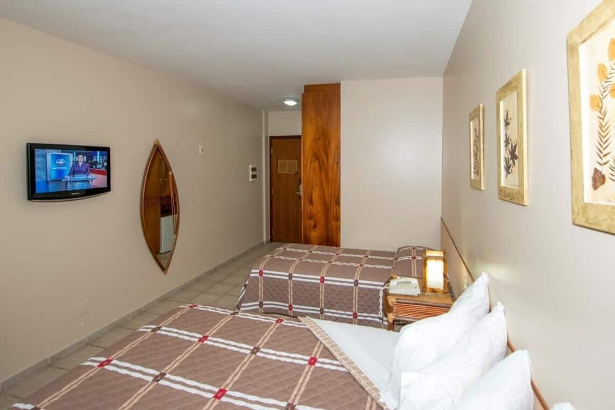 Minibar, in-room safe, desk, cribs (free)