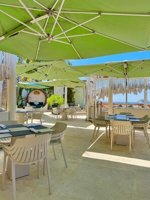 Lunch, dinner served; international cuisine, pool views  - Sunscape Dorado Pacifico Ixtapa Resort & Spa - All Inclusive (Ixtapa)