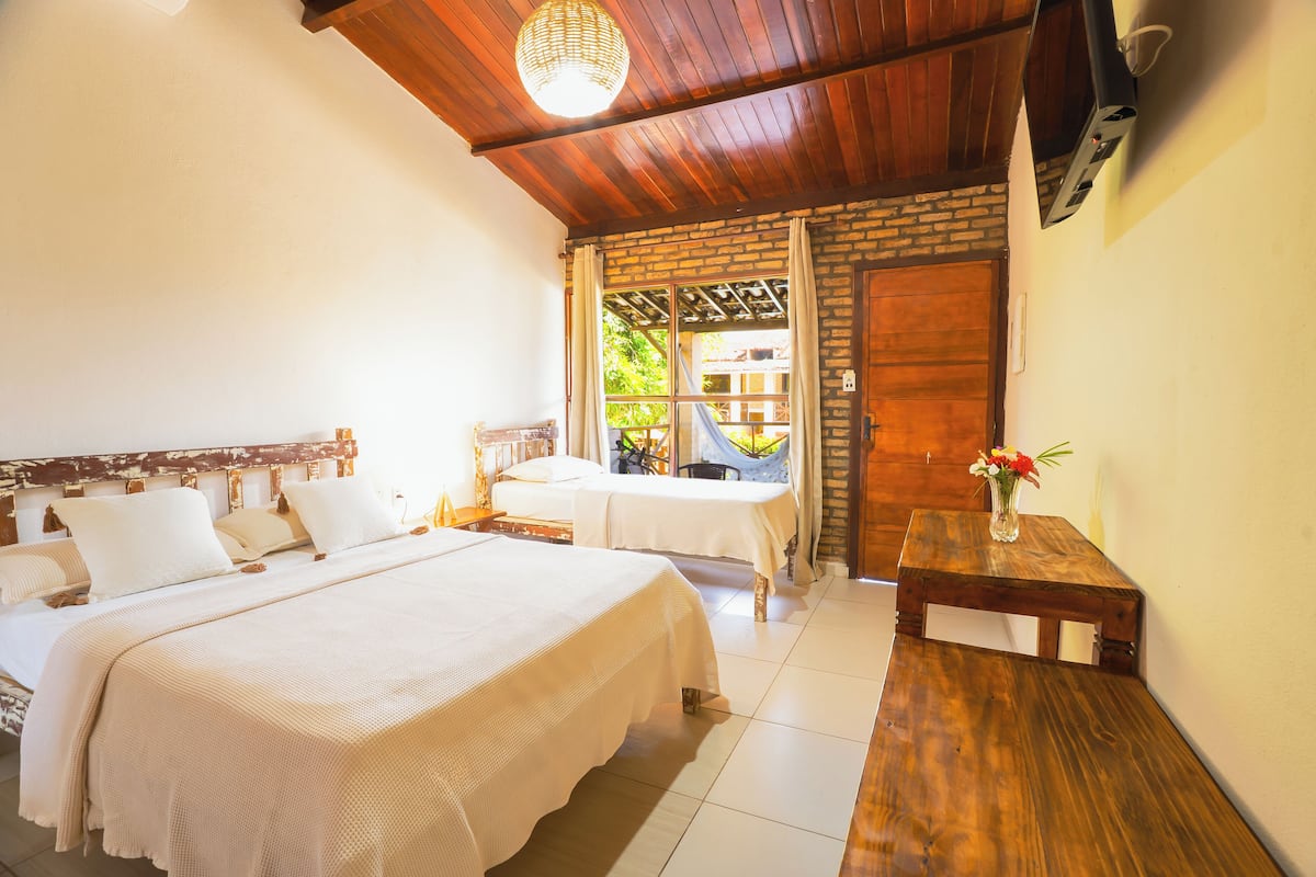 Chambre Exécutive, patio, vue piscine | Minibar, rideaux occultants, Wi-Fi gratuit, draps fournis