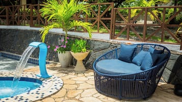 Außenpool, Liegestühle