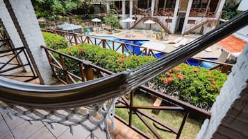 Executive kamer, patio, uitzicht op zwembad | Terras