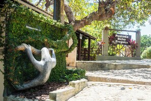 Mặt tiền nơi lưu trú