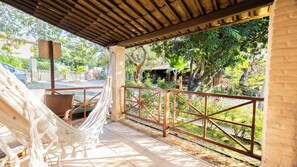 Kamar Eksekutif, patio, pemandangan kolam renang | Lanai