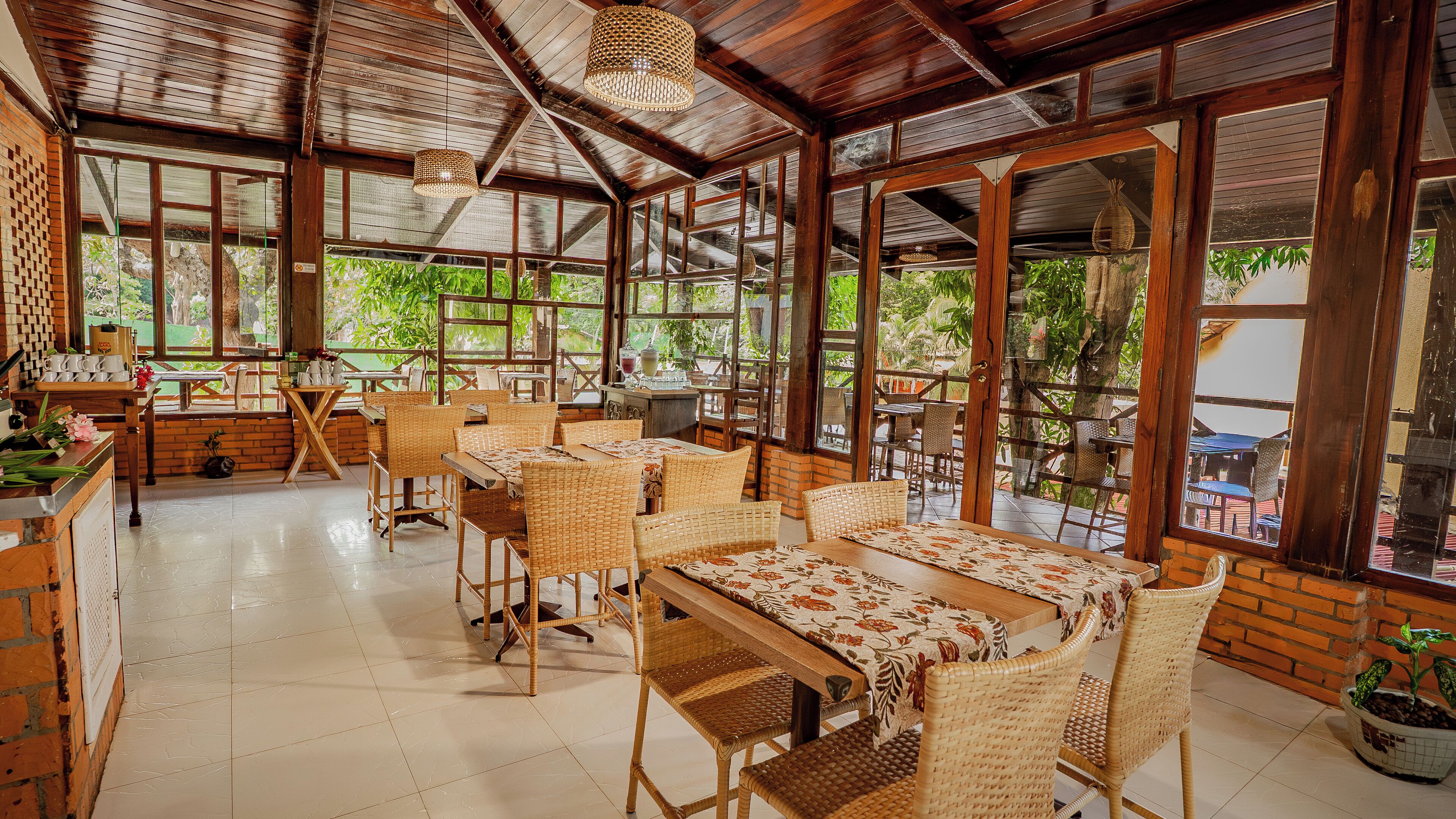 Desayuno bufé gratuito y diario