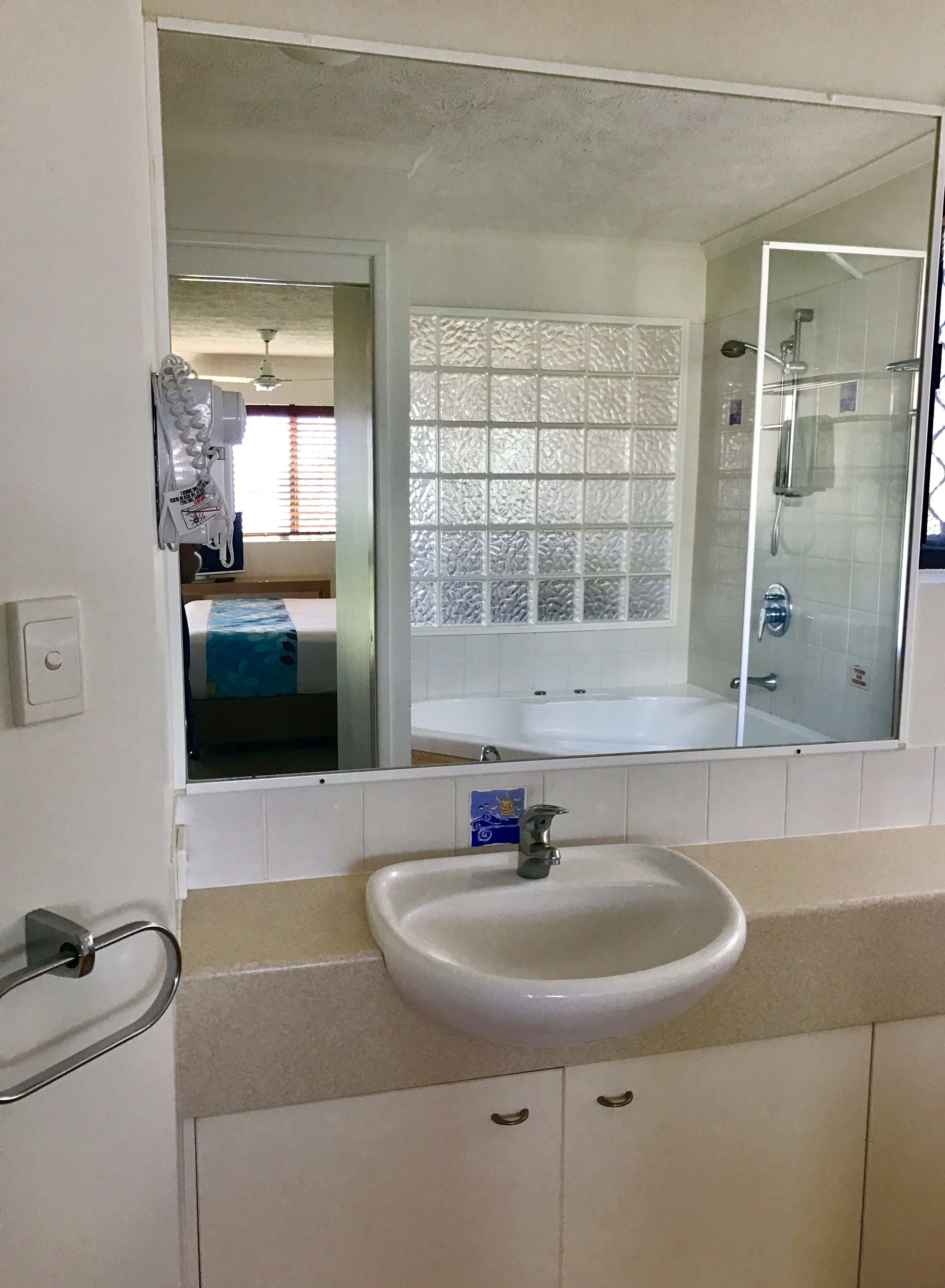 apartment, 3 bedrooms, balcony | bathroom sink