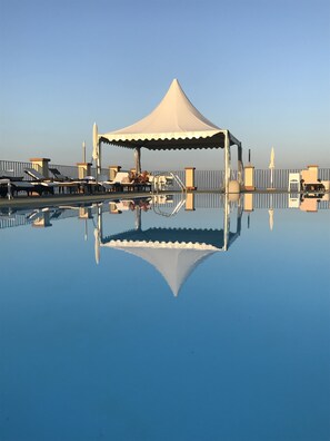 Indoor pool, seasonal outdoor pool, pool umbrellas, sun loungers - Relais La Colombara (Travo)