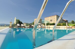 Indoor pool, seasonal outdoor pool, pool umbrellas, pool loungers