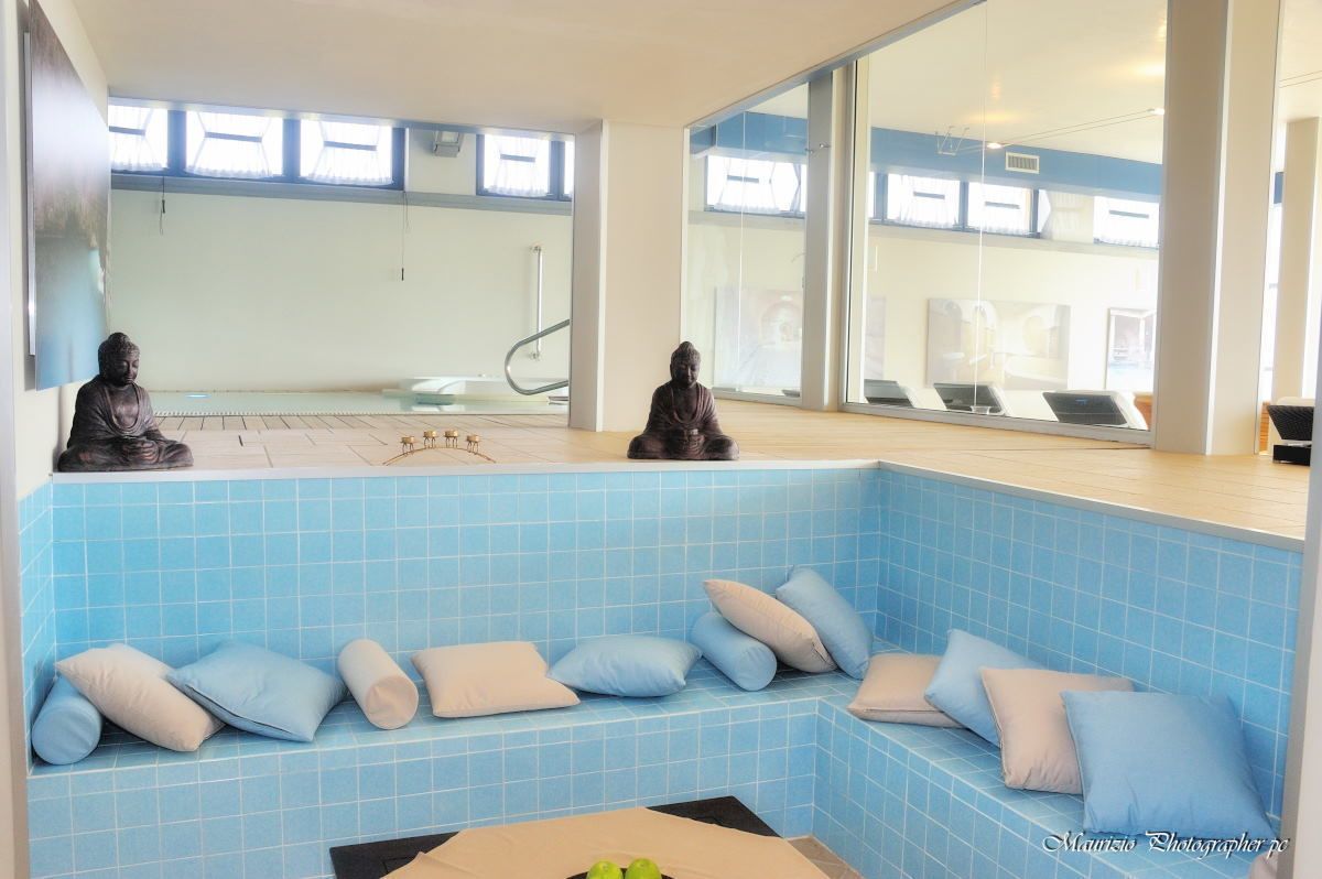 couples treatment room(s), sauna, hot tub, steam room