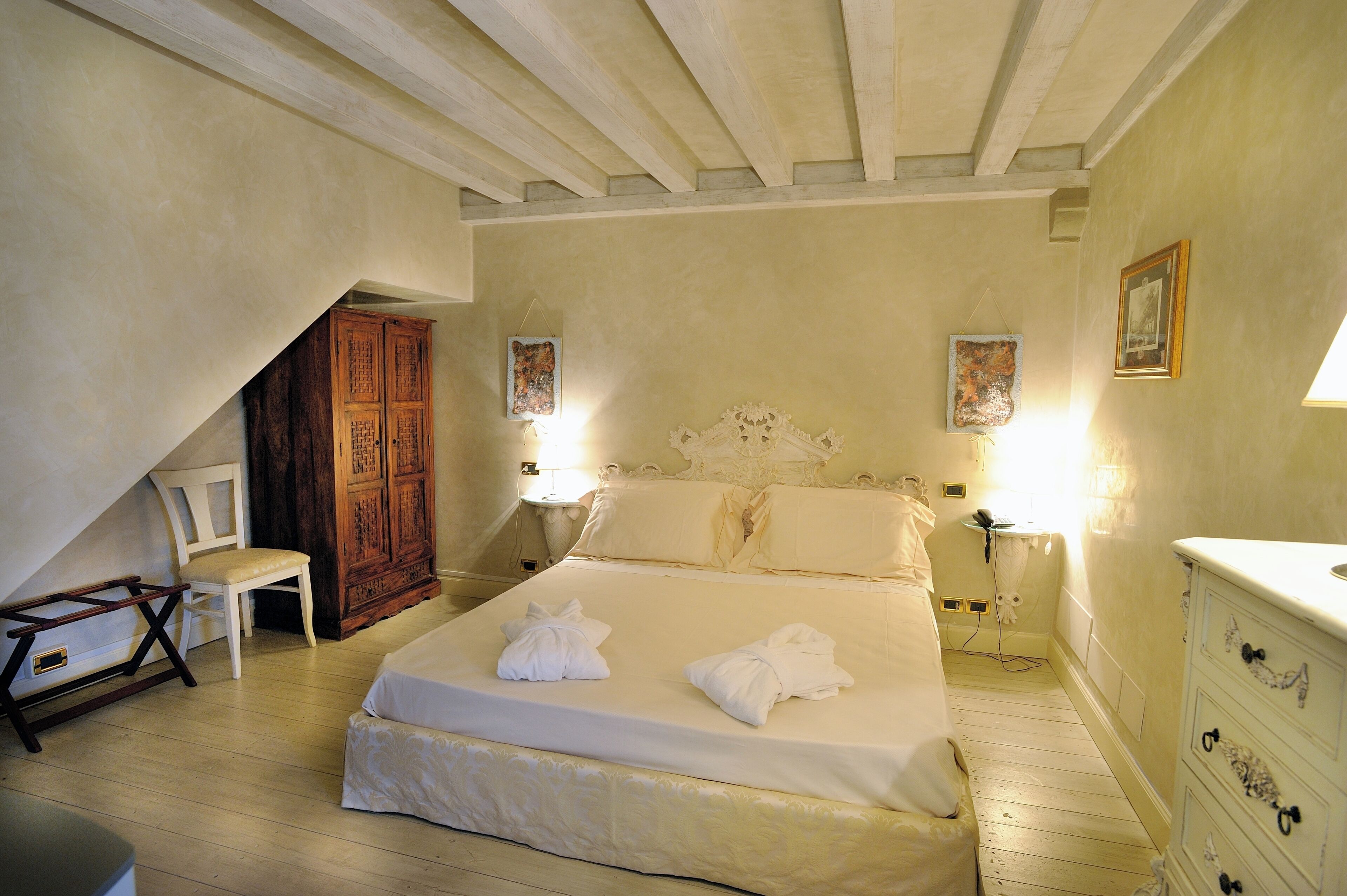 1 bedroom, egyptian cotton sheets, premium bedding, down duvets