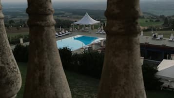 Superior-Zimmer, Balkon, Poolblick | 1 Schlafzimmer, Bettwäsche aus ägyptischer Baumwolle