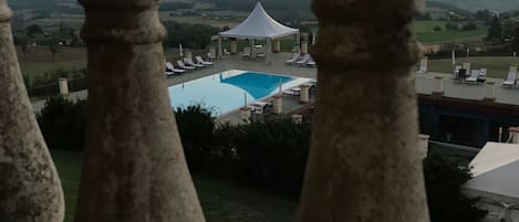 Superior kamer, balkon, uitzicht op zwembad | 1 slaapkamer, lakens van Egyptisch katoen, luxe beddengoed
