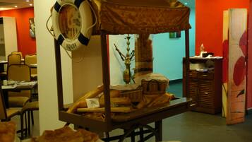 Daily buffet breakfast (JOD 3 per person)