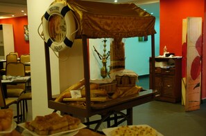 Breakfast buffet - Mina Hotel (Aqaba)
