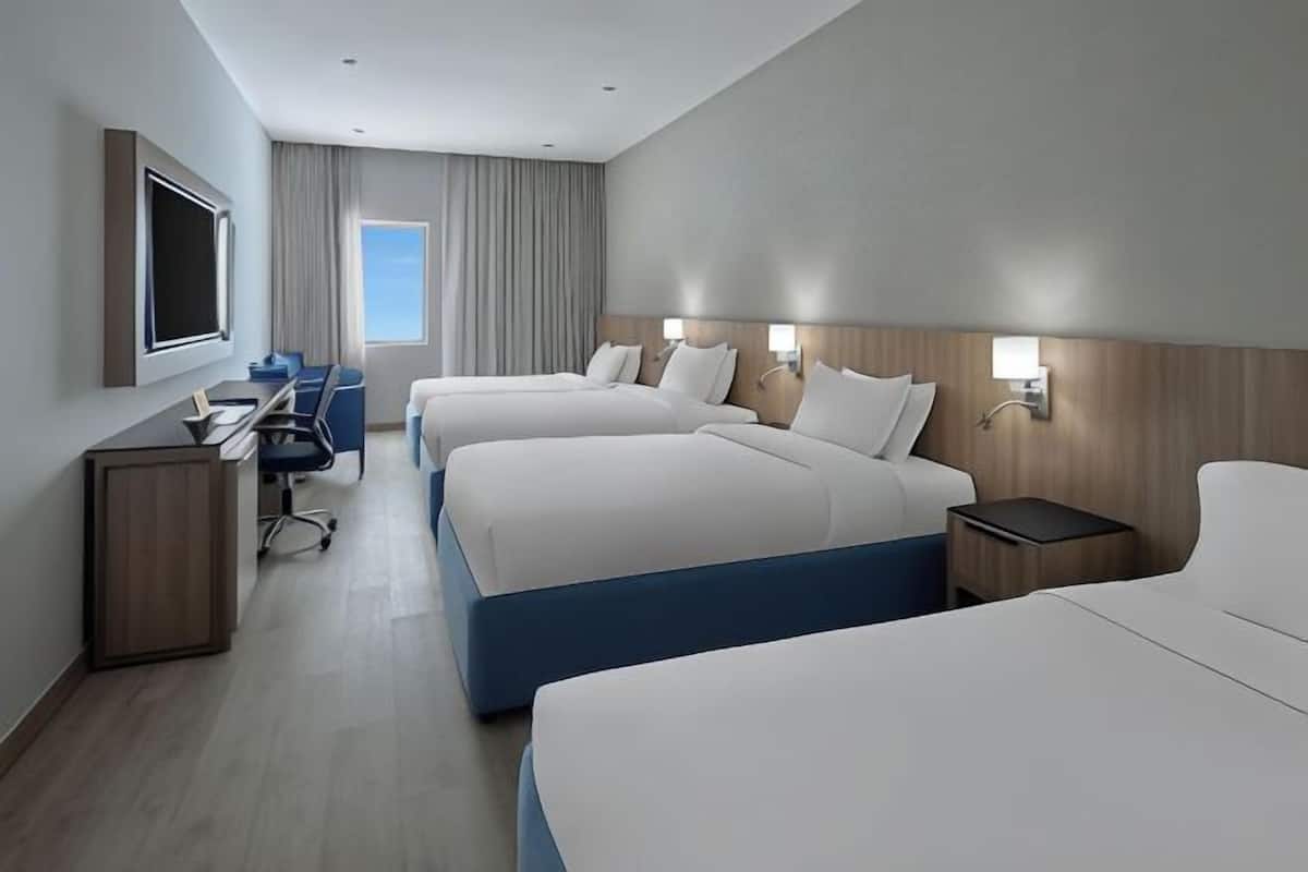 1 bedroom, Egyptian cotton sheets, premium bedding, in-room safe