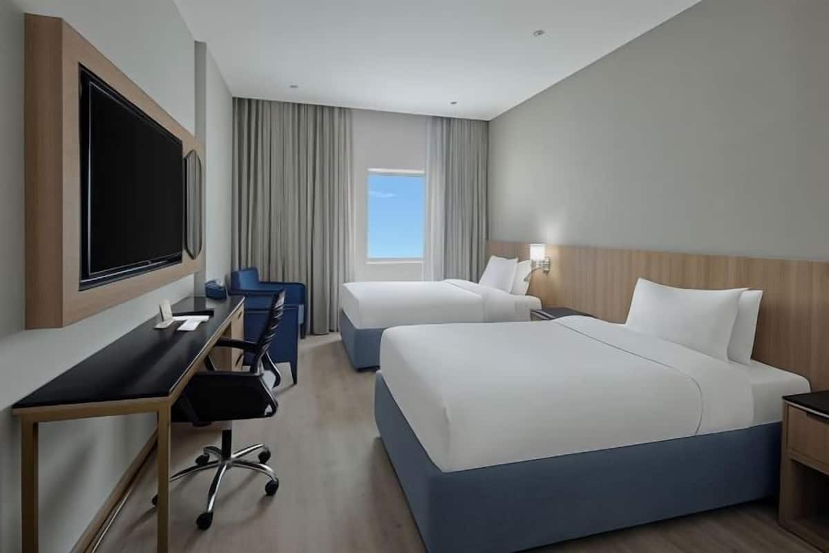 1 bedroom, Egyptian cotton sheets, premium bedding, in-room safe