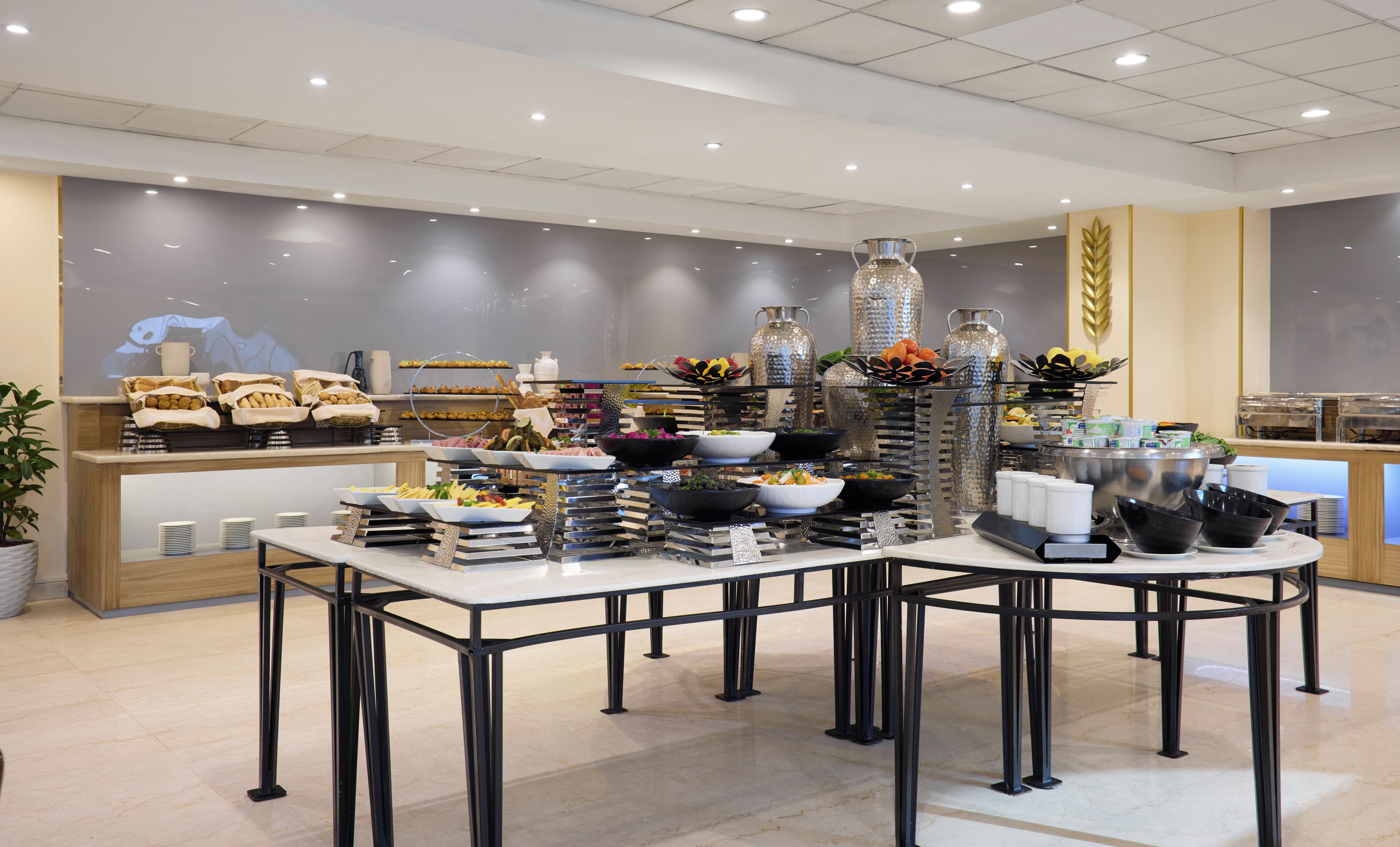 Petit déjeuner buffet servi tous les jours en supplément