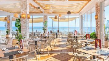 2 restaurants; breakfast, lunch, and dinner served