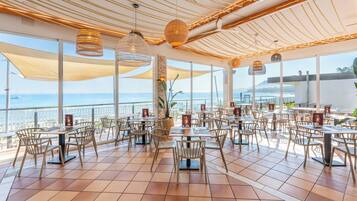 2 restaurants servant le petit déjeuner