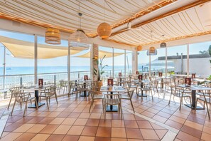 2 restaurants, breakfast served